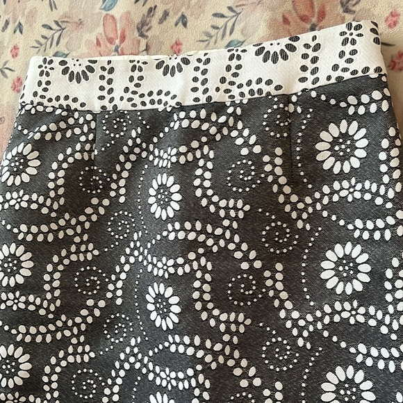 Banana Republic Pencil Skirt size 2 - Picture 2 of 12